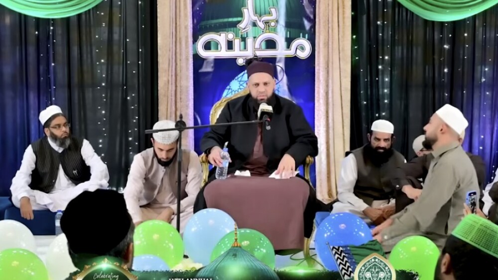 Shaykh Asrar Rashid delivers a sermon at the Nottingham Islamic Centre in which he calla for “offensive jihad” against the inhabitants of the U.K.