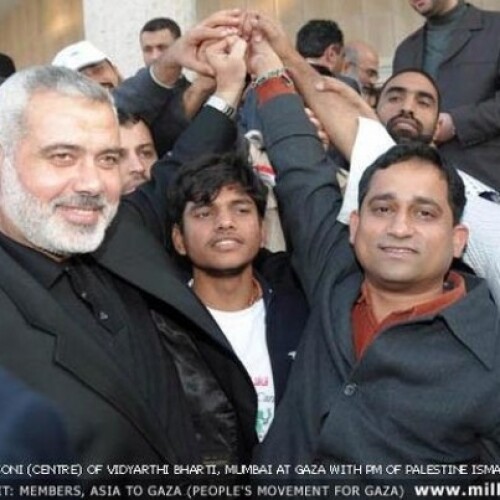 ACMCU fellow Badar Khan Suri (right) holds hands in a celebratory gesture with Ismail Haniyeh (left), the Hamas terror leader.[42]