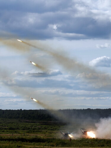 Iranian missiles launch during the U.S.-Israel-Iran war.