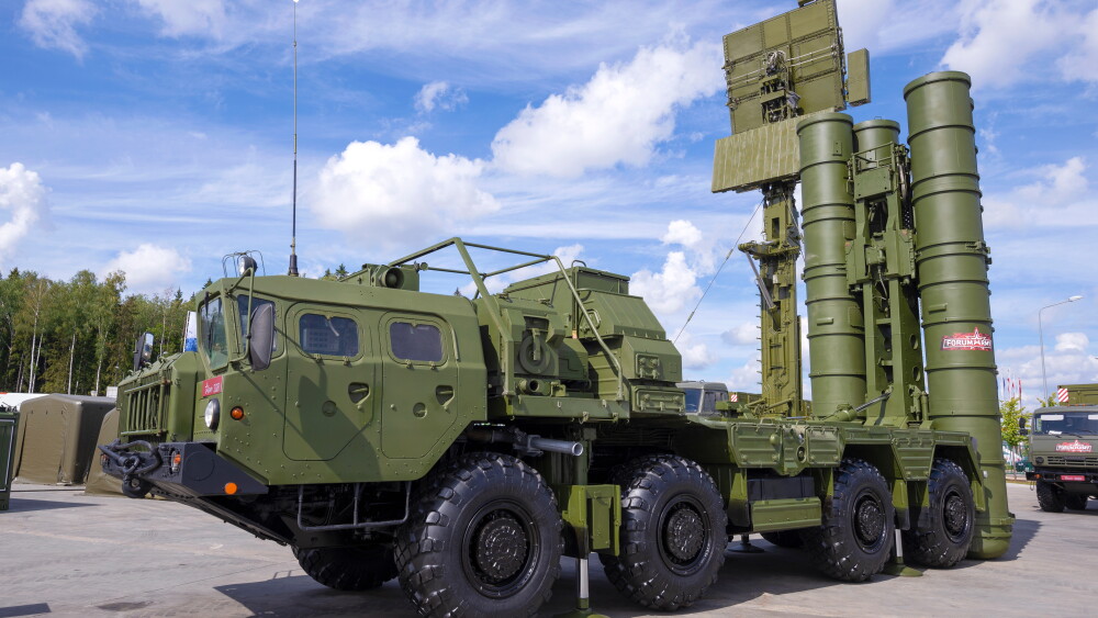 On July 10, the pro-government Turkish newspaper Hürriyet reported that Ankara was seeking to finalize the sale of its Russian-made S-400 surface-to-air missile systems to a Persian Gulf country. Image: Russian S-400 missile system near Moscow.