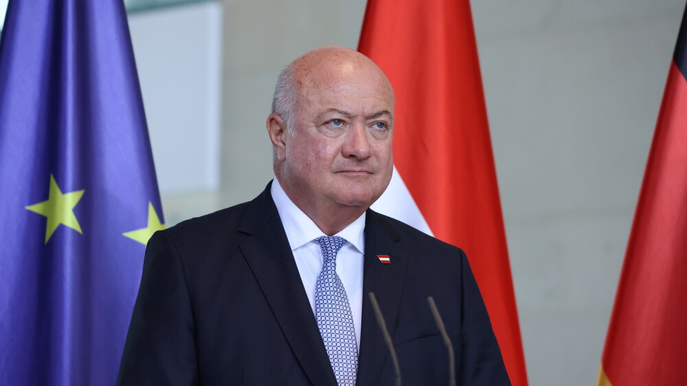 “When religion is used for political ends, we must oppose it with the utmost severity. A political interpretation of Islam is incompatible with democracy and Western values. Let me be clear: I am in favour of introducing a constitutional ban on political Islam.” So says the Austrian Chancellor, Christian Stocker (above), in an interview with the daily newspaper Heute. Image: Berlin, 2025.