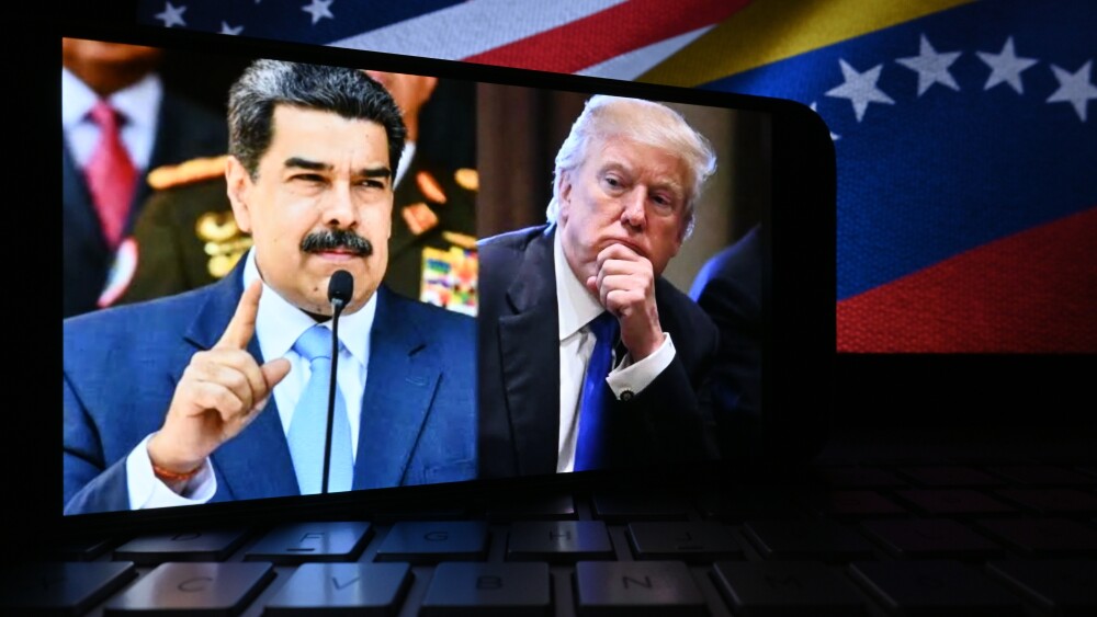 A conceptual image shows U.S. President Donald Trump and Venezuelan President Nicolás Maduro on a smartphone screen.